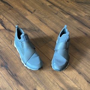 sorel strap sneakers